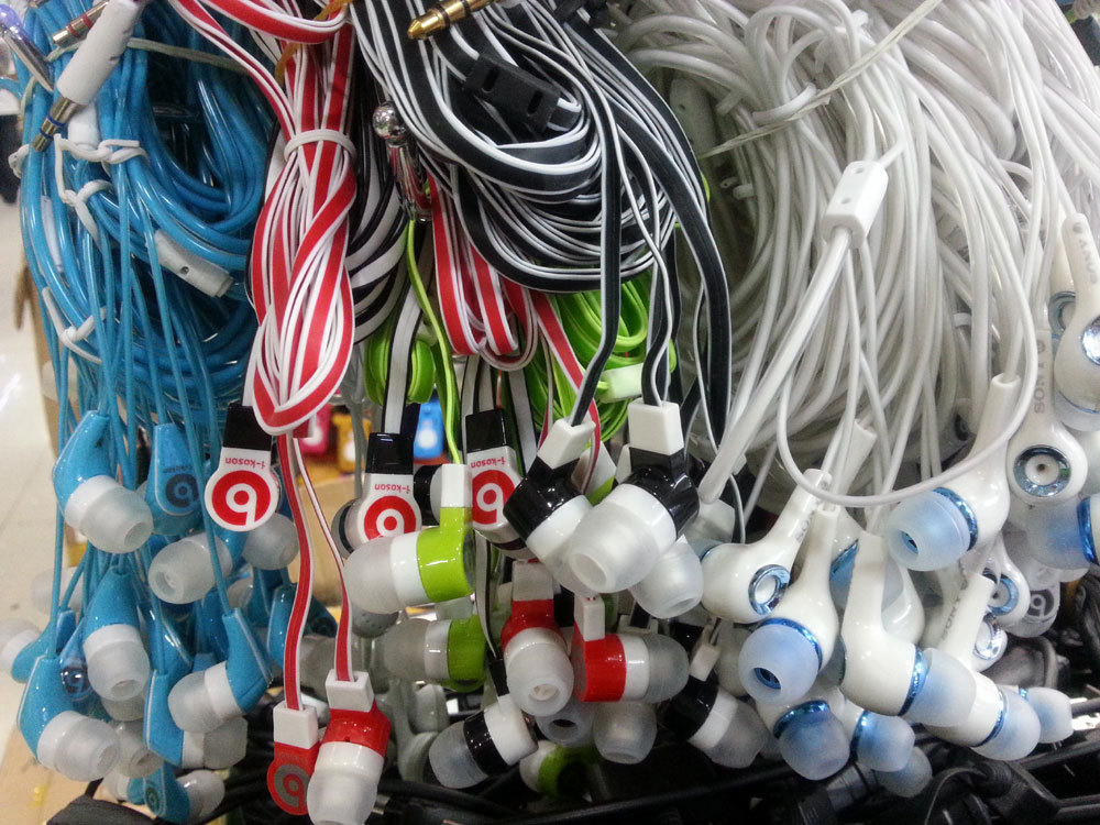 多彩立體通用高音質(zhì)耳機(jī) 手機(jī)聽音新選擇，廣州超品通信器材一覽